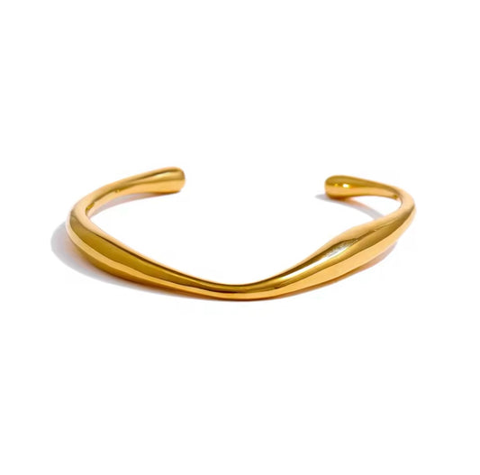 Gold Smooth Twisted Cuff Bracelet