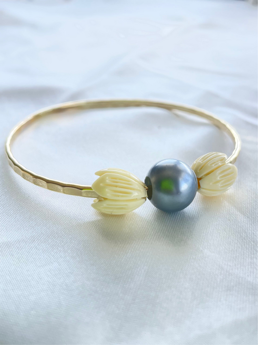 Pīkake + Tahitian Pearl Bangle